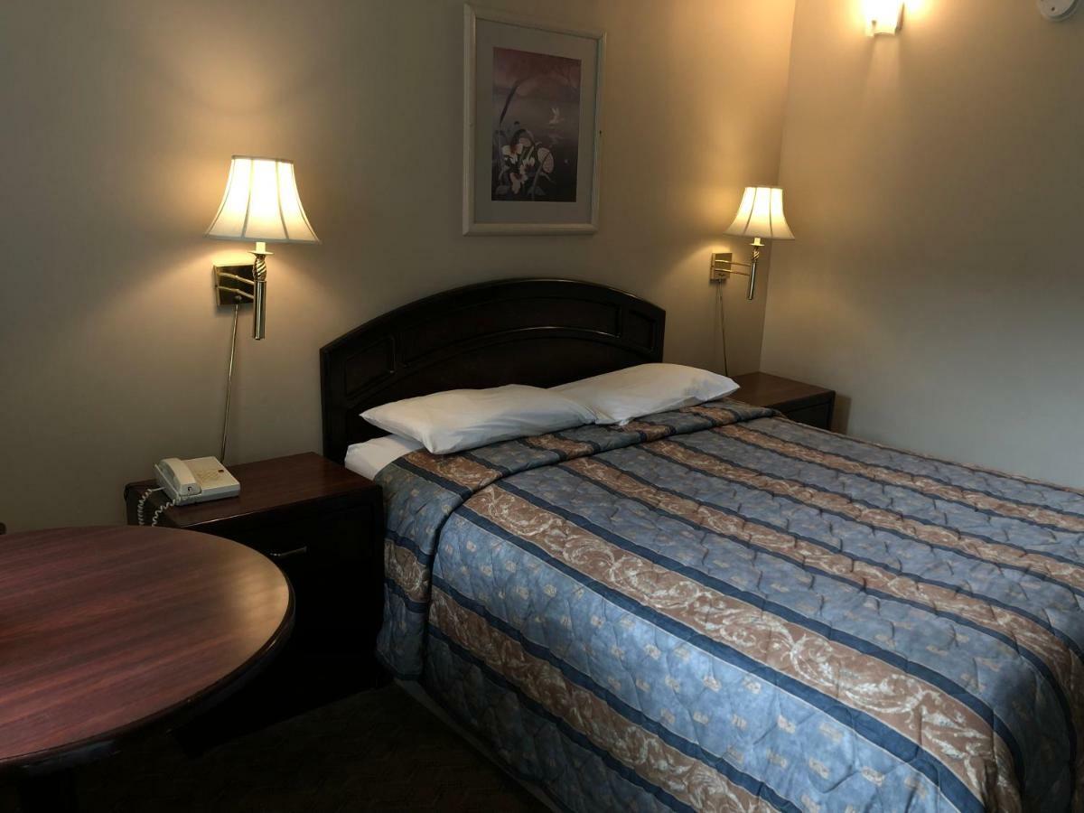 Travellers Inn Calgary Bagian luar foto